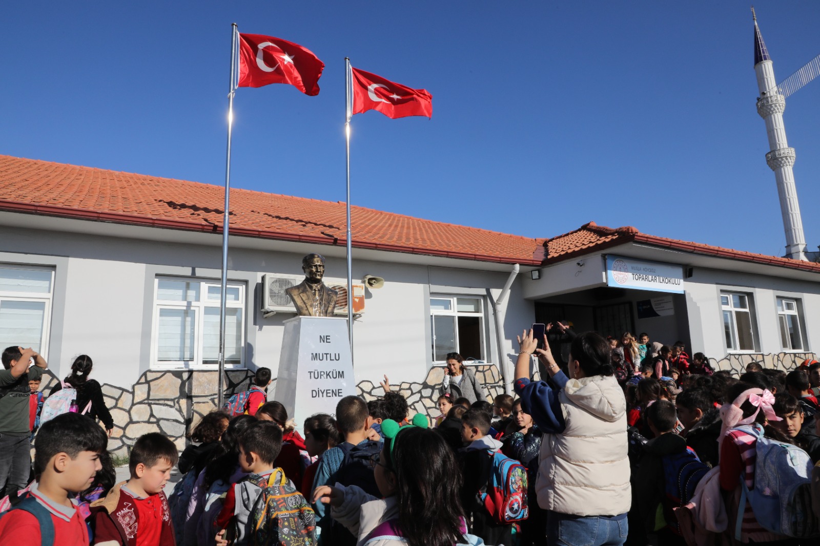 Büyükşehir İl Genelinde 248 Atatürk Büstü Yaptı